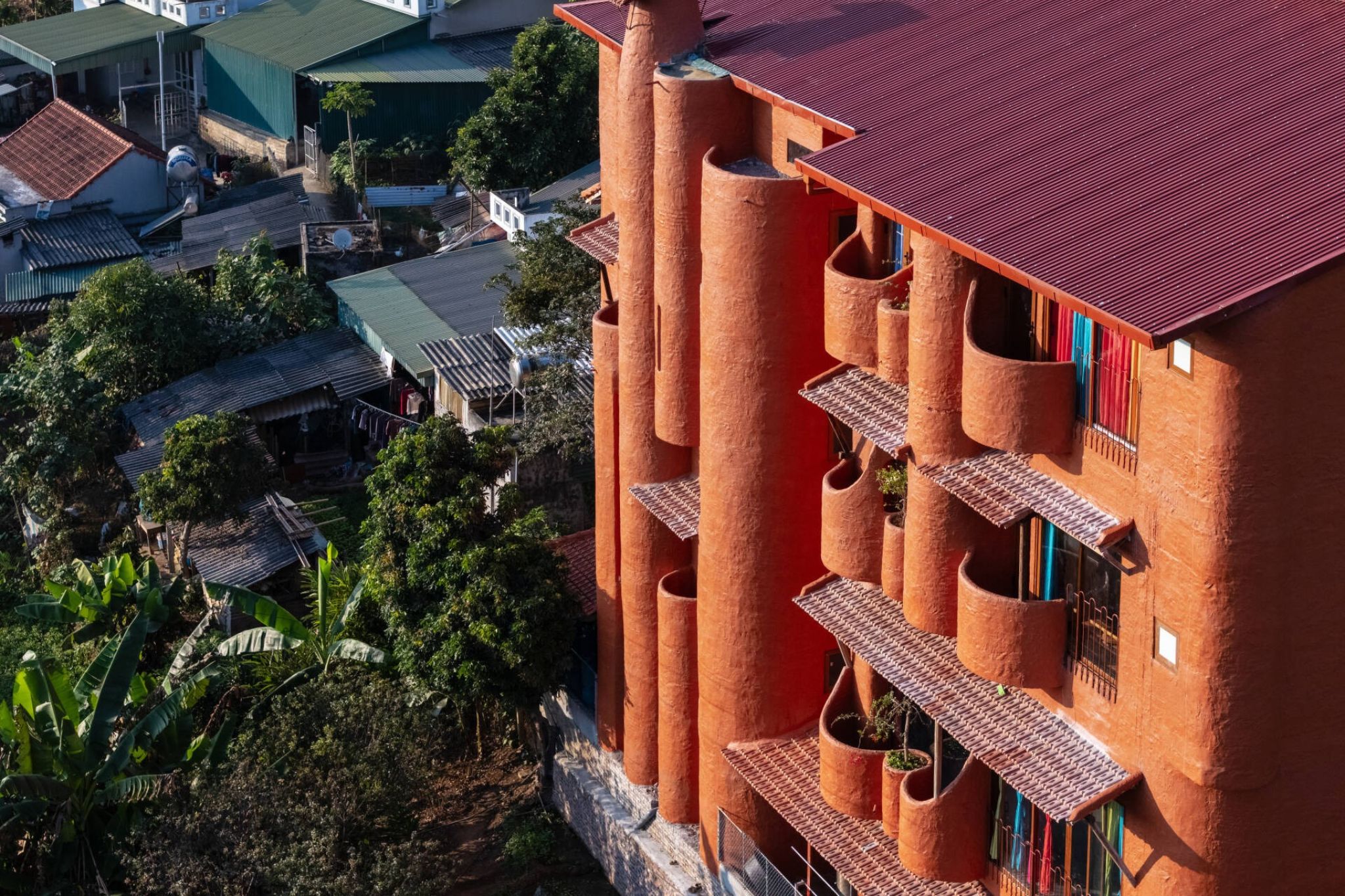 NẮNG HOTELS – KIẾN TRÚC BẢN ĐỊA TRONG THIẾT KẾ KHÁCH SẠN VÙNG CAO